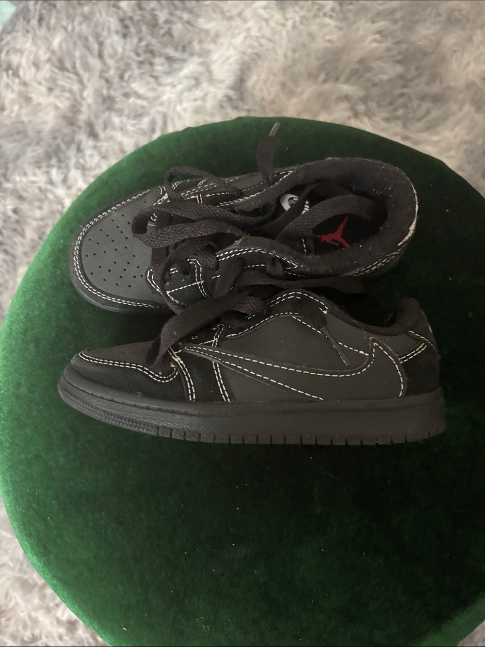 Jordan Toddler Black Sneakers with Red Jumpman Accent - Picture 2 of 2